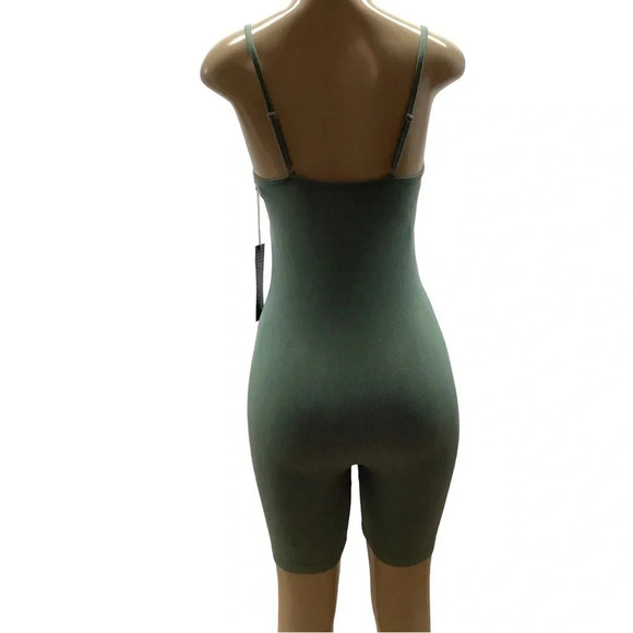 Indero Ribbed Green Romper with Adjustable Straps Size Medium New With Tags - Picture 3 of 6